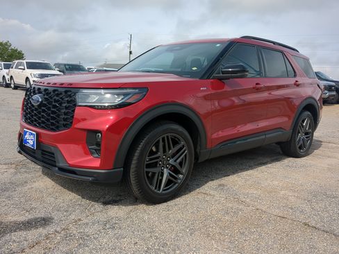 Certified 2025 Ford Explorer ST-Line w/ Premium Package AWD/4WD image 6