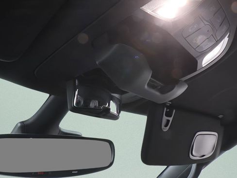 Used 2025 Chrysler Pacifica Select FWD image 15