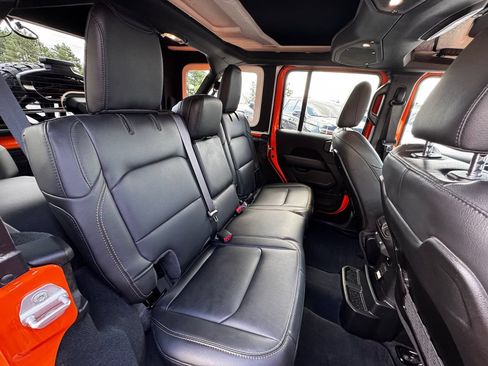 Used 2026 Jeep Wrangler Unlimited Sahara AWD/4WD image 32