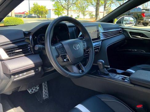 Used 2025 Toyota Camry SE FWD image 17