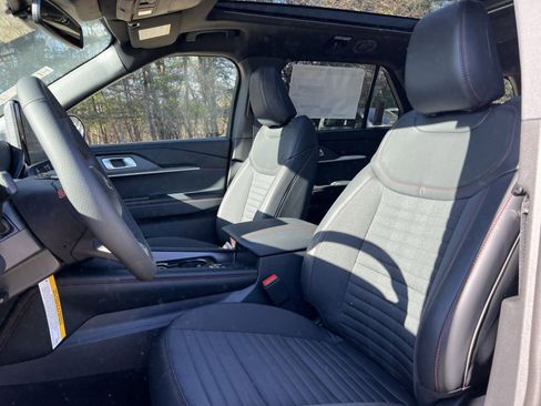 New 2026 Ford Explorer ST-Line w/ ST-Line Street Pack image 13