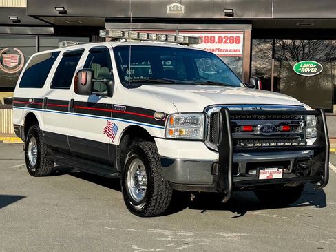 Used 2005 Ford Excursion XLT image 1