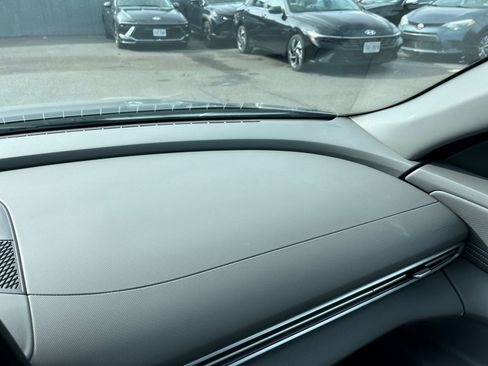 Used 2025 Hyundai Elantra SEL image 36