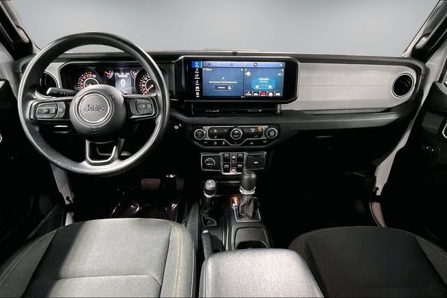 Used 2025 Jeep Gladiator Sport AWD/4WD image 9