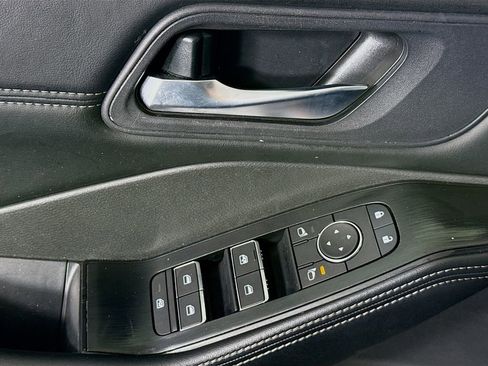 Certified 2024 Nissan Rogue SL FWD image 24