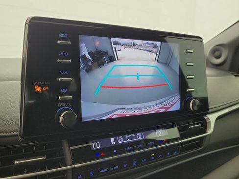Used 2023 Toyota Sienna XSE FWD image 28
