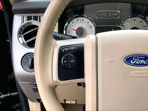 Used 2014 Ford Expedition XLT w/ Equipment Group 202A RWD image 24
