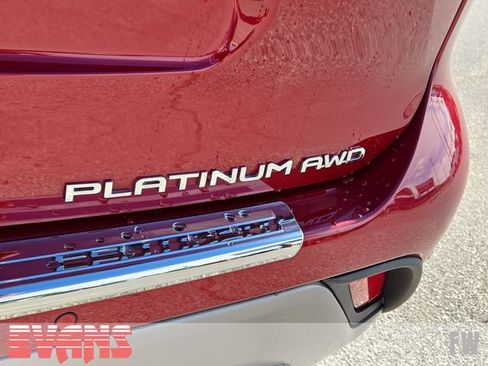 Used 2021 Toyota Highlander Platinum AWD/4WD image 3