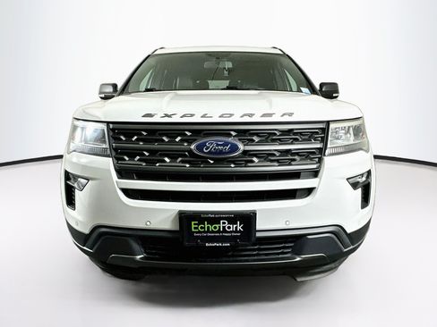 Used 2018 Ford Explorer XLT w/ Equipment Group 202A FWD image 2