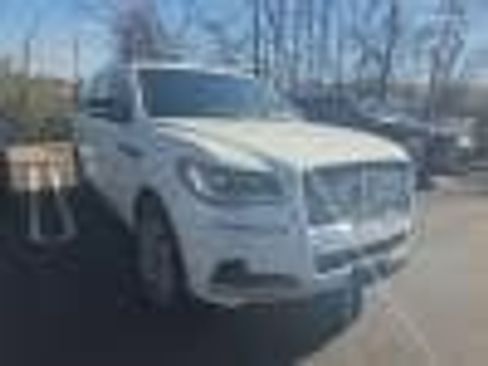 Used 2022 Lincoln Navigator Reserve AWD/4WD image 2
