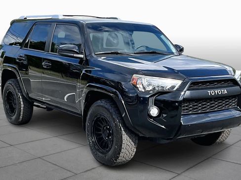 Used 2018 Toyota 4Runner SR5 image 3