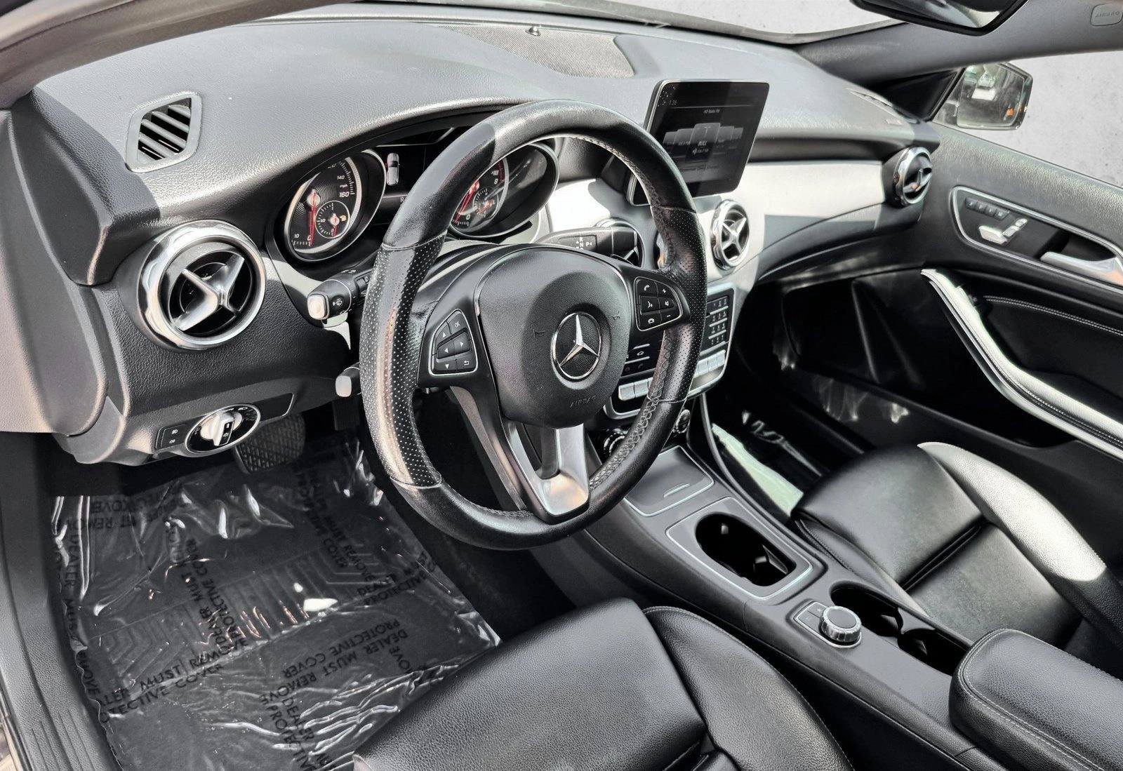 Used 2020 Mercedes-Benz GLA 250 4MATIC w/ Premium Package image 10