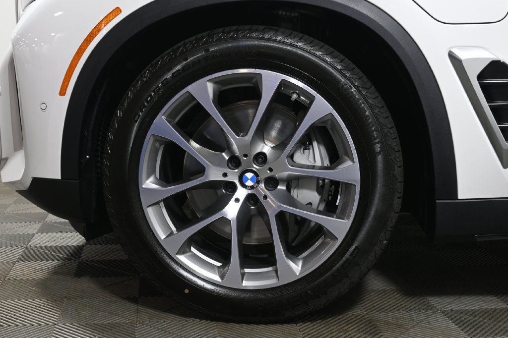Used 2026 BMW X5 xDrive50e AWD/4WD image 12