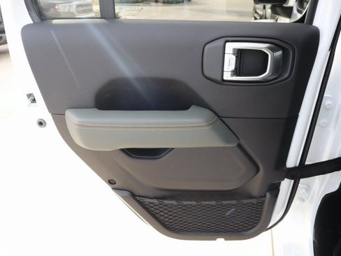New 2026 Jeep Gladiator Mojave AWD/4WD image 17