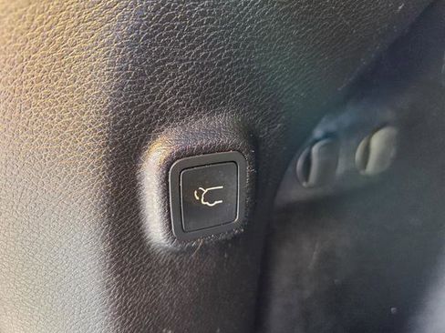 Used 2019 Jeep Cherokee Limited image 35