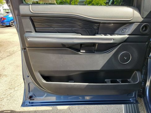 Used 2018 Ford Expedition Platinum RWD image 20