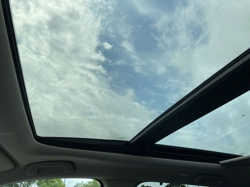 New 2025 Honda Pilot Touring image 7