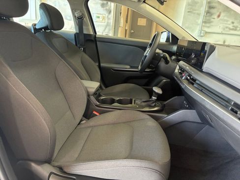 Used 2025 Kia K4 LXS image 35