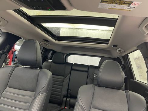 New 2025 Mitsubishi Outlander SE image 9