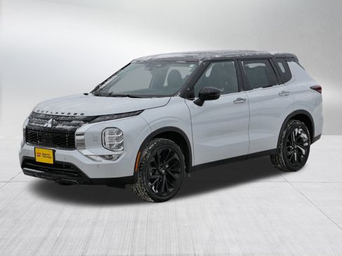 Used 2023 Mitsubishi Outlander SEL Black Edition image 3