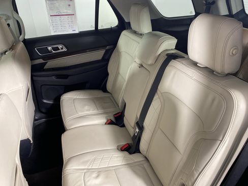 Used 2016 Ford Explorer Platinum image 35