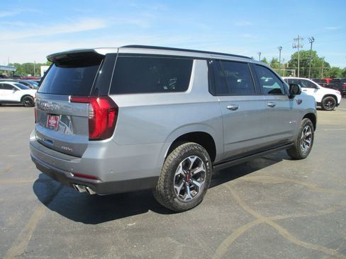 Used 2025 GMC Yukon XL AT4 Ultimate AWD/4WD image 5