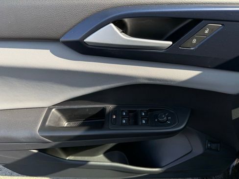 Used 2022 Volkswagen Taos SE image 19