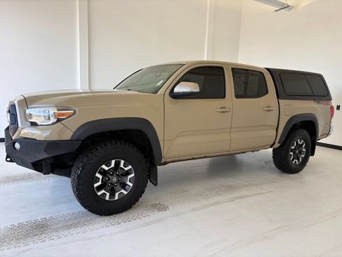 Used 2017 Toyota Tacoma TRD Off-Road w/ Tow Package (A/T) AWD/4WD image 18