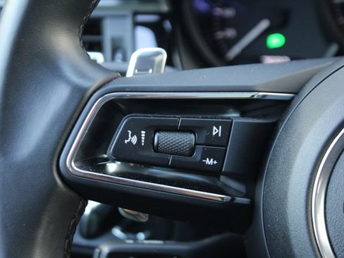 Used 2025 Porsche Macan image 24