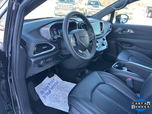 Used 2025 Chrysler Pacifica Select image 60