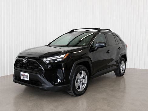 Used 2025 Toyota RAV4 LE AWD/4WD image 3