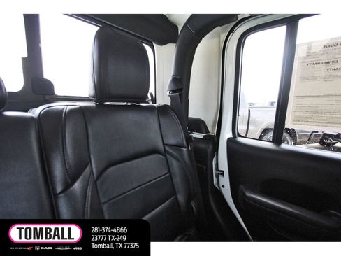 Used 2023 Jeep Gladiator Sport AWD/4WD image 12