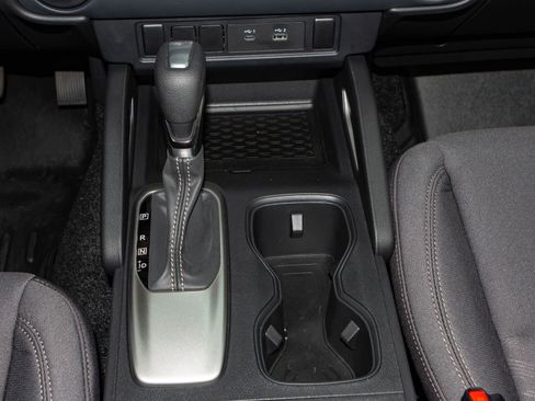 Used 2024 Nissan Frontier SV image 24