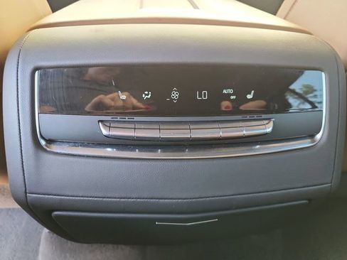 Used 2023 Cadillac Escalade Premium Luxury image 22