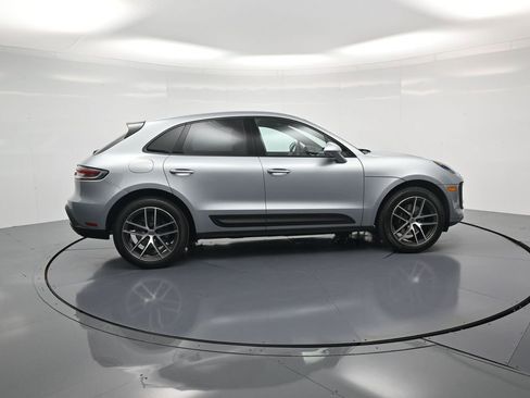 Certified 2026 Porsche Macan AWD/4WD image 34