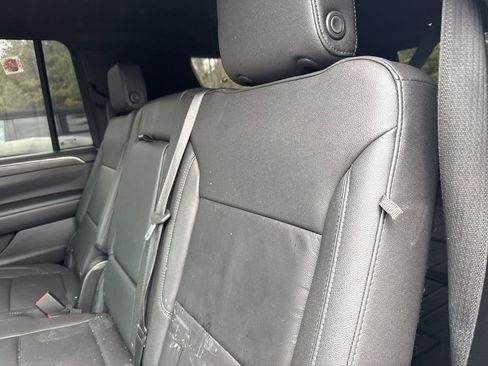 Used 2022 Chevrolet Suburban LT w/ Luxury Package image 12