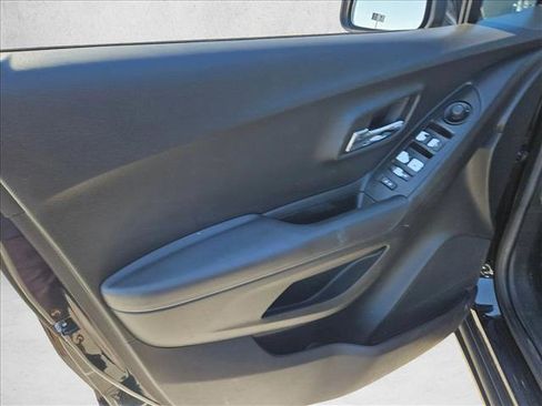 Used 2019 Chevrolet Trax LT w/ LT Convenience Package image 10