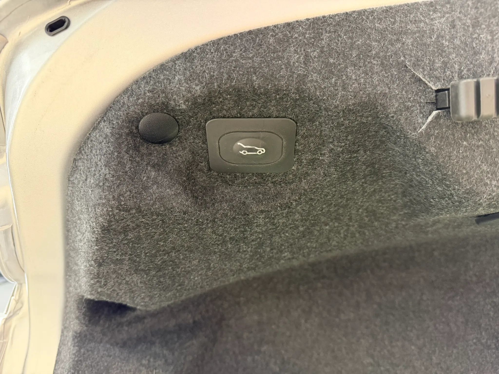 Used 2013 Lincoln MKZ FWD image 29