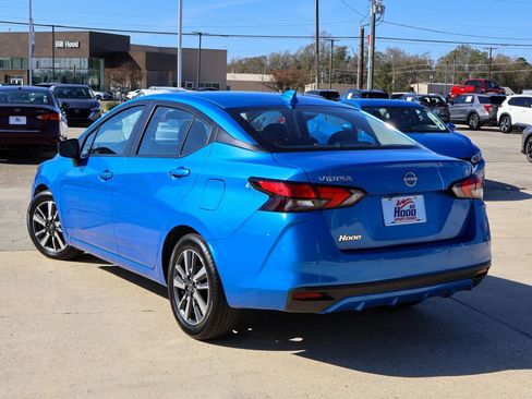 Used 2024 Nissan Versa SV image 2