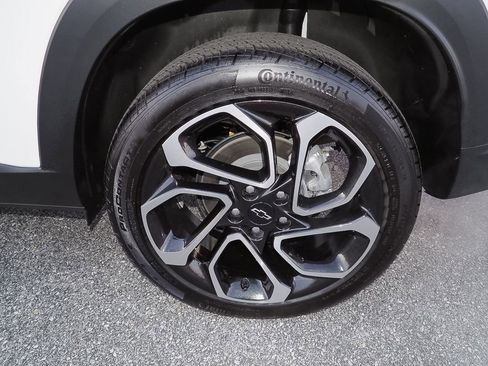 Certified 2025 Chevrolet Trax RS w/ Sunroof Package image 40