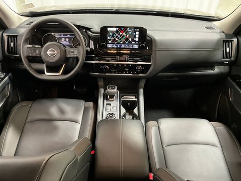 Used 2025 Nissan Pathfinder SL w/ Black Appearance Package image 15