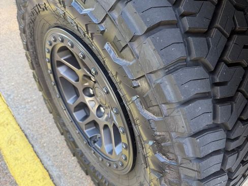 Used 2022 Jeep Wrangler Unlimited Rubicon w/ Xtreme Recon 35" Tire Package AWD/4WD image 9