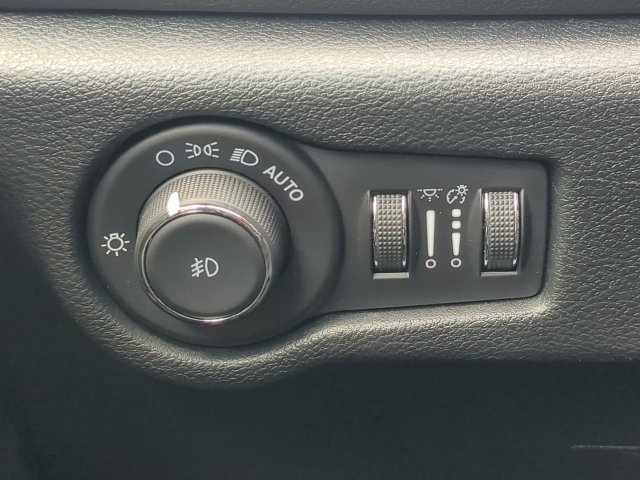 Used 2025 Chrysler Pacifica Select FWD image 27