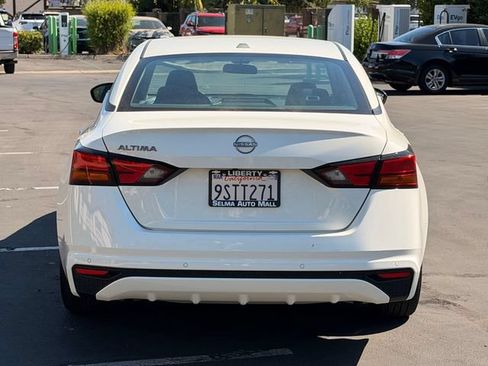 Used 2025 Nissan Altima 2.5 SV FWD image 6