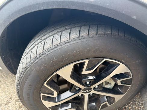 Used 2023 Kia Sportage EX image 2