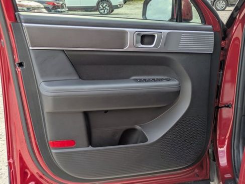 Used 2025 Hyundai Santa Fe SEL image 2