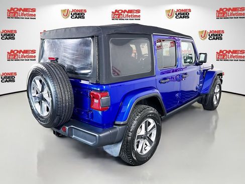 Used 2018 Jeep Wrangler Unlimited Sahara w/ Dual Top Group AWD/4WD image 16