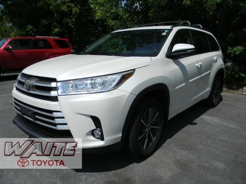 Used 2018 Toyota Highlander XLE AWD/4WD image 5