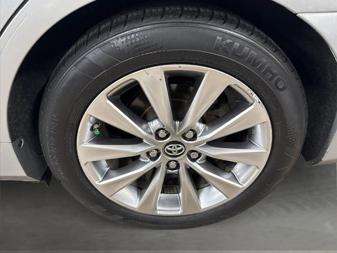Used 2016 Toyota Camry XLE w/ Moonroof Package FWD image 37