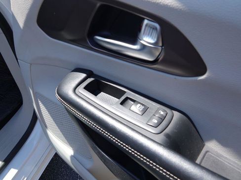 Used 2020 Chrysler Voyager Lxi image 41